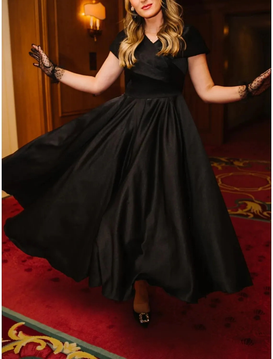 A-Line Evening Gown Elegant Black Dress Dress Formal Ankle Length Short Sleeve V Neck Satin with Pleats